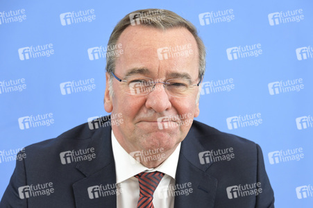 Bundespressekonferenz Neuer Wehrdienst in Berlin